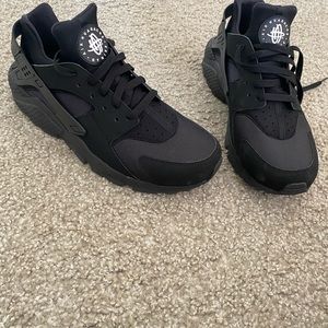 Black huaraches